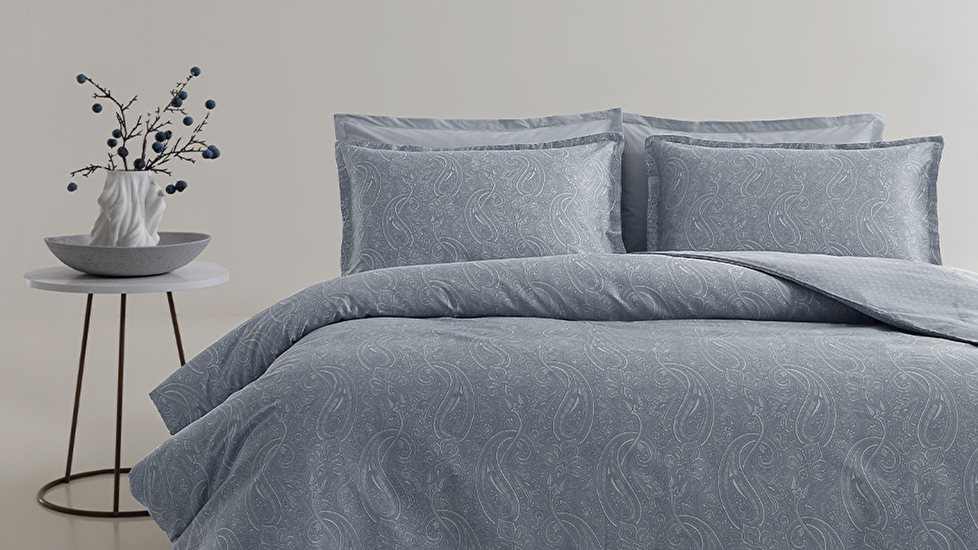Biedt de hele nacht een comfortabele slaap dankzij het zuivere katoenweefsel.