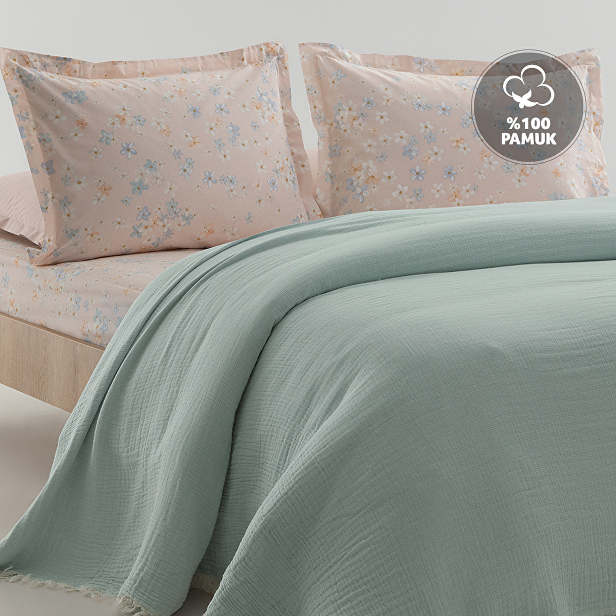 Zomerdekbed van drie lagen mousseline