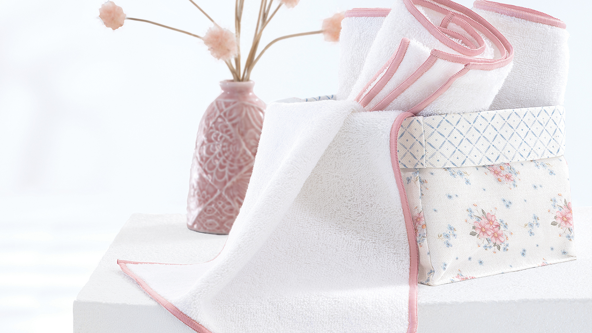 Brengt de zachtste en meest romantische roze tinten naar uw badkamer