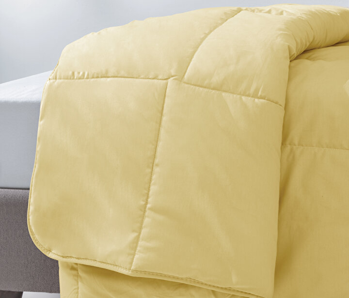 Penny - Yellow Quilt