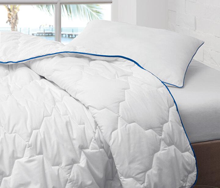 Dacron® Aerelle® Blue Quilt